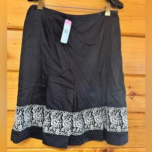 Beautiful NWT SIGRID OLSEN Size8 Embroidered Black Lined Skirt Floral Embroidery